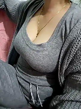 Tulip Giang online show from 01/09/26, 04:03