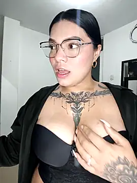 Snapshot of brenda_palacio chatting on 02/15/26, 02:45 brenda palacio online show from 02/15/26, 02:45