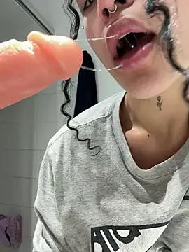 crystal dlun online show from 03/22/26, 02:40