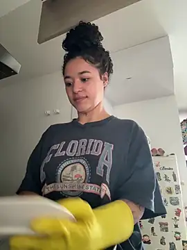 crystal dlun online show from 04/19/26, 07:05