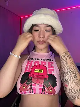 crystal dlun online show from 04/05/26, 10:38