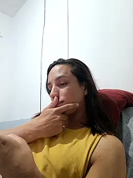 Snapshot of ofjuliaa chatting on 05/06/26, 02:48 ofjuliaa online show from 05/06/26, 02:48