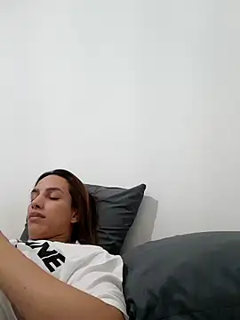 ofjuliaa online show from 03/17/26, 10:07