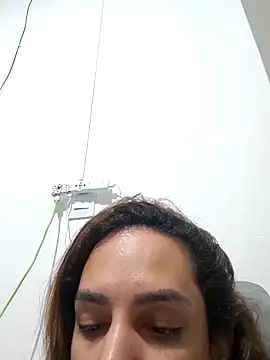 ofjuliaa online show from 04/05/26, 04:52