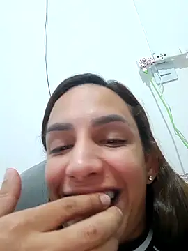 ofjuliaa online show from 02/16/26, 05:39