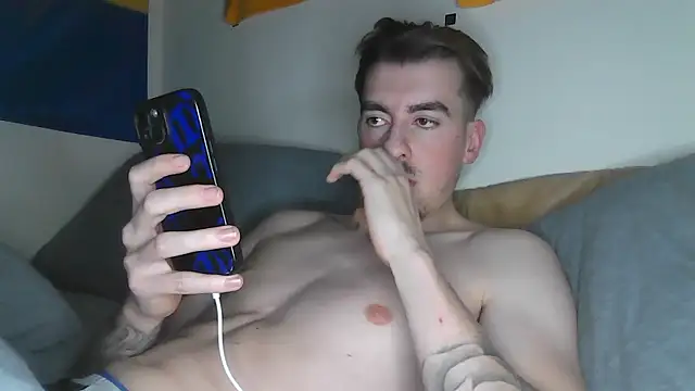 Snapshot of essexboy_2002 chatting on 01/11/26, 11:33 essexboy 2002 online show from 01/11/26, 11:33