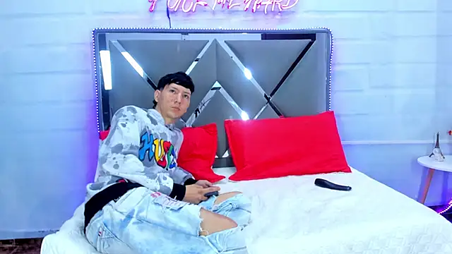 BunnyLove  online show from 03/11/26, 12:15