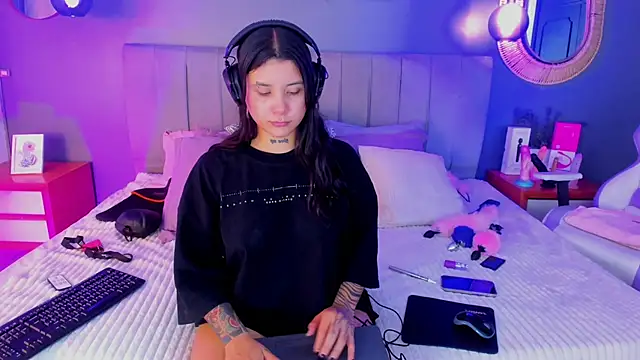 Nathalia stone  online show from 06/16/26, 04:23