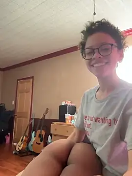 Snapshot of Tamiii420 chatting on 02/06/26, 04:03 Tamiii420 online show from 02/06/26, 04:03