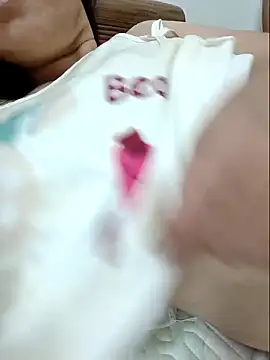 linhha23 online show from 04/13/26, 02:21