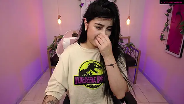 Snapshot of Adri_gomez_x chatting on 07/06/26, 03:58 Adri gomez x online show from 07/06/26, 03:58
