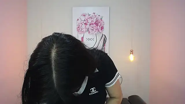 Snapshot of Adri_gomez_x chatting on 04/25/26, 01:14 Adri gomez x online show from 04/25/26, 01:14
