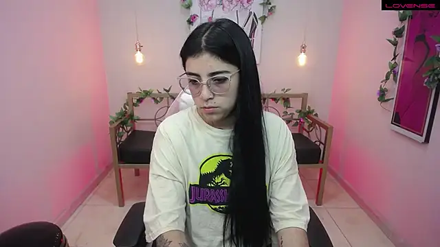 Snapshot of Adri_gomez_x chatting on 07/06/26, 12:01 Adri gomez x online show from 07/06/26, 12:01