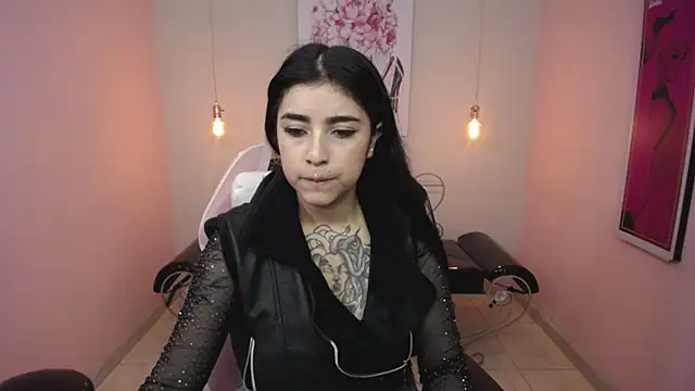 Snapshot of Adri_gomez_x chatting on 05/04/26, 01:58 Adri gomez x online show from 05/04/26, 01:58