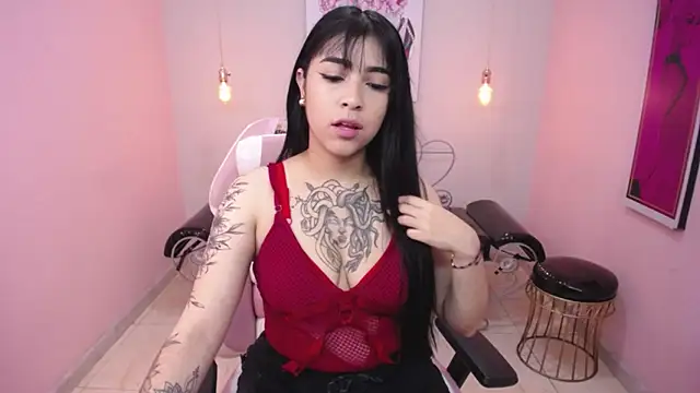 Snapshot of Adri_gomez_x chatting on 04/30/26, 10:55 Adri gomez x online show from 04/30/26, 10:55