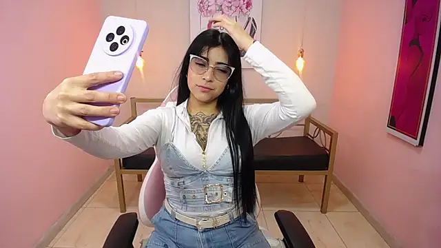 Snapshot of Adri_gomez_x chatting on 05/25/26, 12:48 Adri gomez x online show from 05/25/26, 12:48