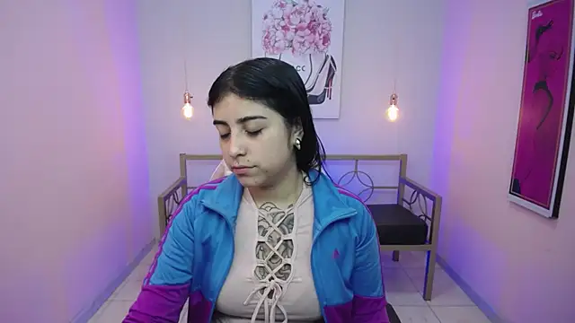 Snapshot of Adri_gomez_x chatting on 06/23/26, 12:36 Adri gomez x online show from 06/23/26, 12:36