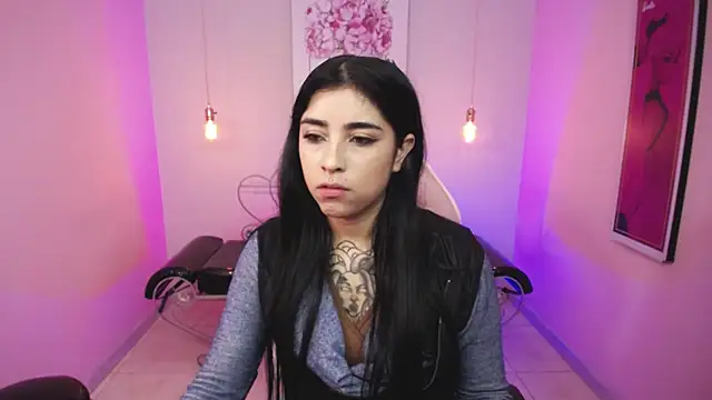 Snapshot of Adri_gomez_x chatting on 04/21/26, 11:50 Adri gomez x online show from 04/21/26, 11:50