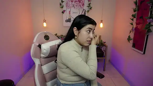 Snapshot of Adri_gomez_x chatting on 07/15/26, 11:50 Adri gomez x online show from 07/15/26, 11:50