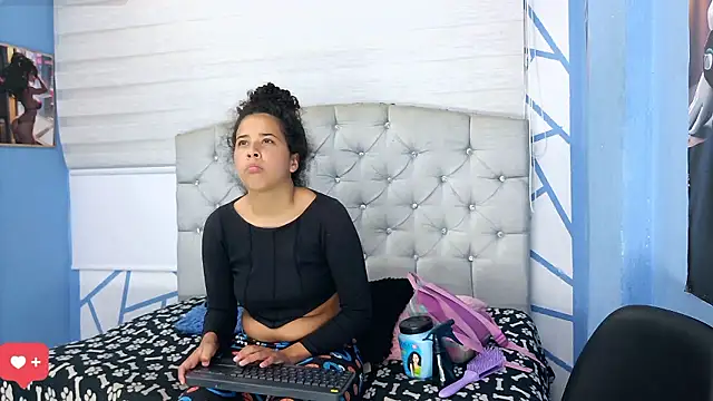 Snapshot of eimy_hot19 chatting on 01/11/26, 02:02 eimy hot19 online show from 01/11/26, 02:02