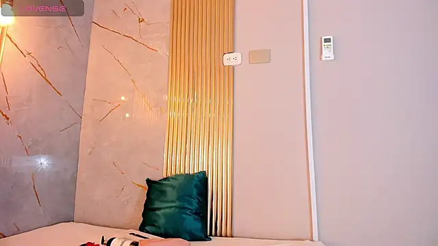 Snapshot of AlanaBlair_ chatting on 01/31/26, 07:34 AlanaBlair online show from 01/31/26, 07:34