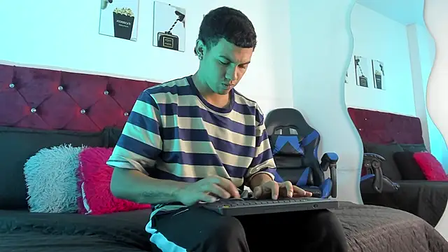 Liamsubtle01 online show from 05/14/26, 11:07