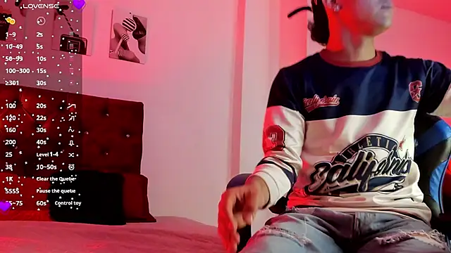 Snapshot of Liamsubtle01 chatting on 02/05/26, 11:06 Liamsubtle01 online show from 02/05/26, 11:06