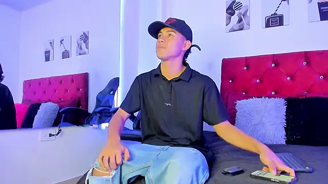 Liamsubtle01 online show from 04/19/26, 02:01