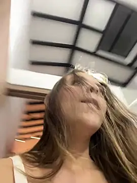 Snapshot of MARiana2619 chatting on 02/16/26, 02:32 MARiana2619 online show from 02/16/26, 02:32