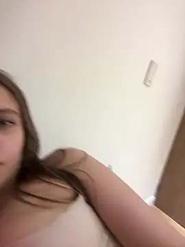 Snapshot of MARiana2619 chatting on 03/04/26, 05:26 MARiana2619 online show from 03/04/26, 05:26