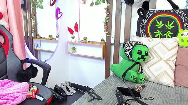 Snapshot of MeowMota_ chatting on 07/18/26, 06:38 MeowMota online show from 07/18/26, 06:38