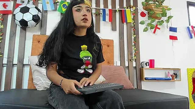 Snapshot of MeowMota_ chatting on 07/14/26, 06:47 MeowMota online show from 07/14/26, 06:47