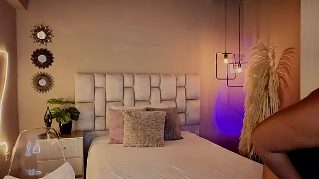 Snapshot of _liiss chatting on 02/17/26, 11:07 liiss online show from 02/17/26, 11:07