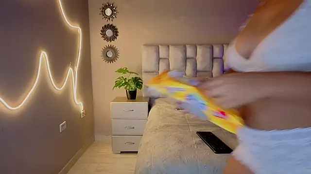 Snapshot of _liiss chatting on 02/25/26, 10:59 liiss online show from 02/25/26, 10:59