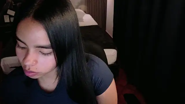 SofiaMante  online show from 04/18/26, 12:46