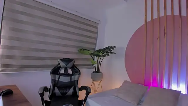 Snapshot of scarlett_rosse_x chatting on 02/24/26, 02:01 scarlett rosse x online show from 02/24/26, 02:01