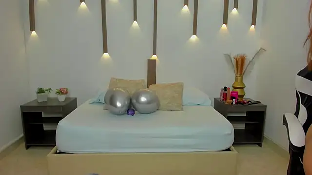 Snapshot of scarlett_rosse_x chatting on 02/01/26, 02:10 scarlett rosse x online show from 02/01/26, 02:10