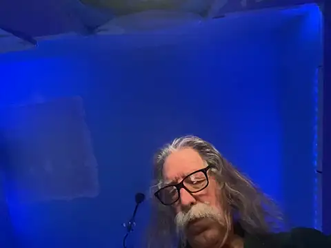 Snapshot of LickYourYoni chatting on 02/10/26, 03:33 LickYourYoni online show from 02/10/26, 03:33