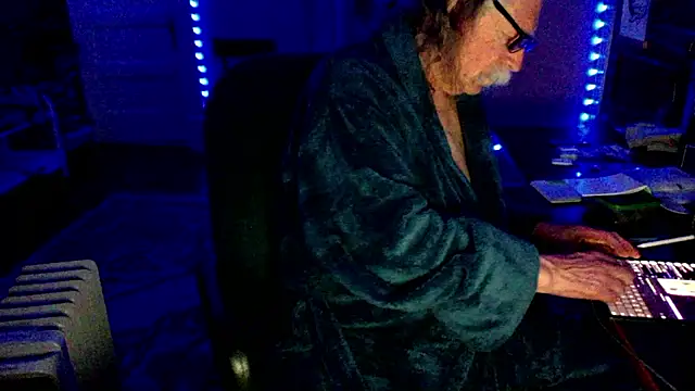 LickYourYoni online show from 04/08/26, 12:06