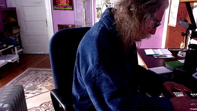 LickYourYoni online show from 04/25/26, 03:42