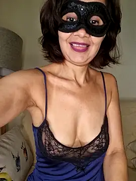 larizinha2026 online show from 02/15/26, 07:02