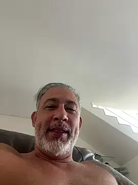 Snapshot of fabbronxer chatting on 01/17/26, 10:52 fabbronxer online show from 01/17/26, 10:52