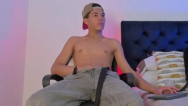 Marcus Moreno online show from 02/21/26, 06:32