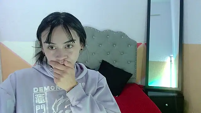 Snapshot of sofiaspring chatting on 07/13/26, 04:06 sofiaspring online show from 07/13/26, 04:06
