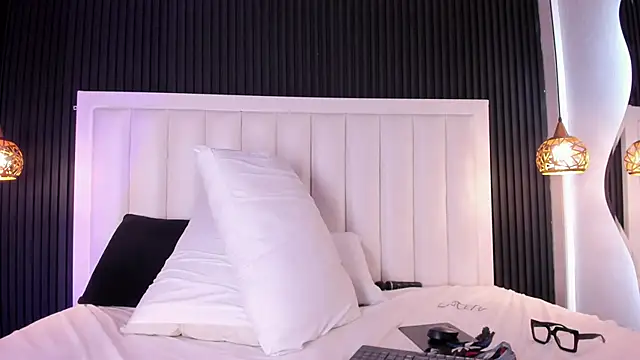 PandoraMiller online show from 04/15/26, 07:58