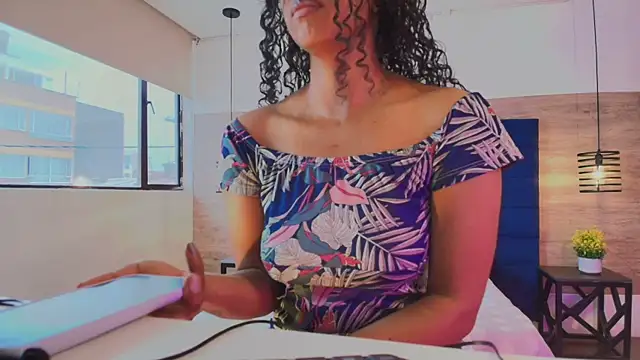 Ellie-Alves online show from 04/14/26, 04:12