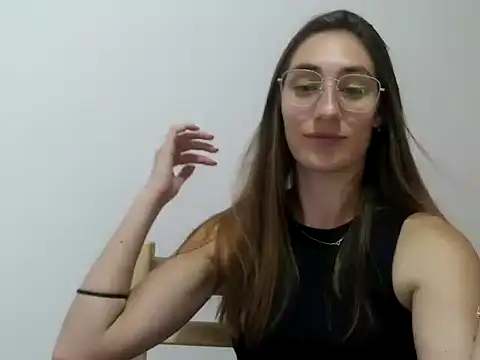 Snapshot of Noracherry chatting on 02/13/26, 10:43 Noracherry online show from 02/13/26, 10:43