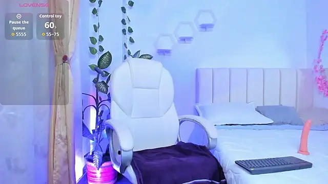 emily7  online show from 02/27/26, 08:41