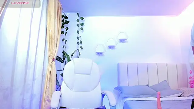 emily7  online show from 04/13/26, 08:57