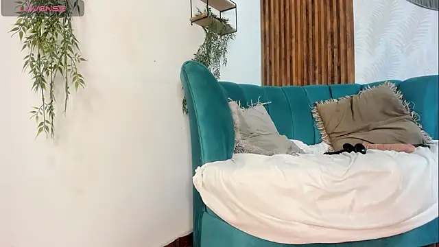 Nicki Ripperton online show from 03/21/26, 04:03